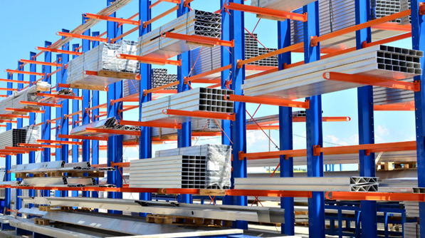 Why Structural Cantilever Rack Systems Are Ideal for Industrial Applications